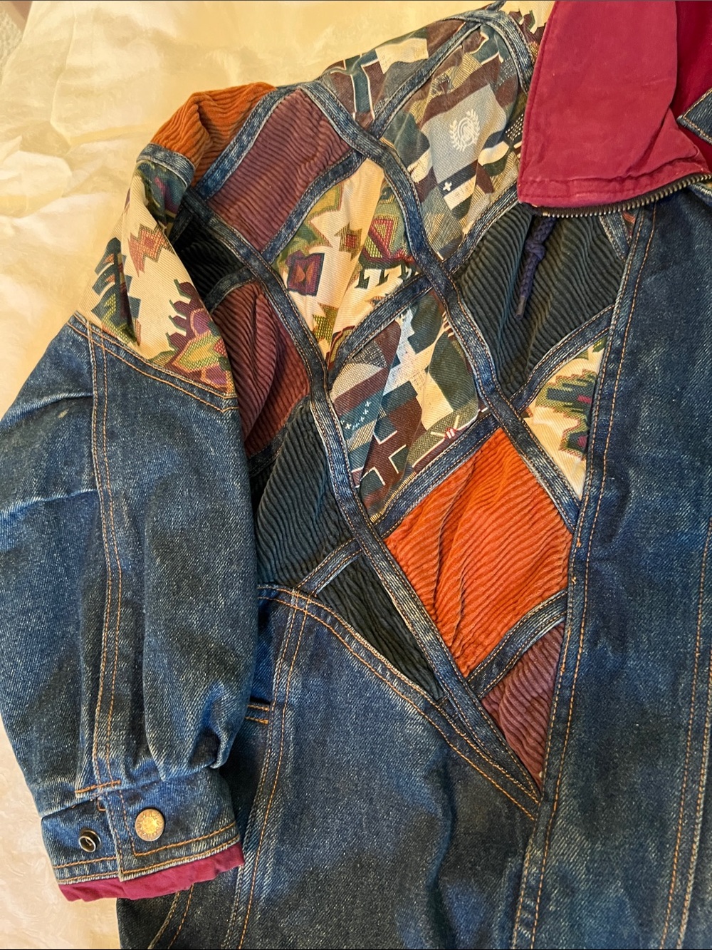 Vintage-Inspired Patchwork Denim Jacket with Maroon Collar - Picture 5 of 12